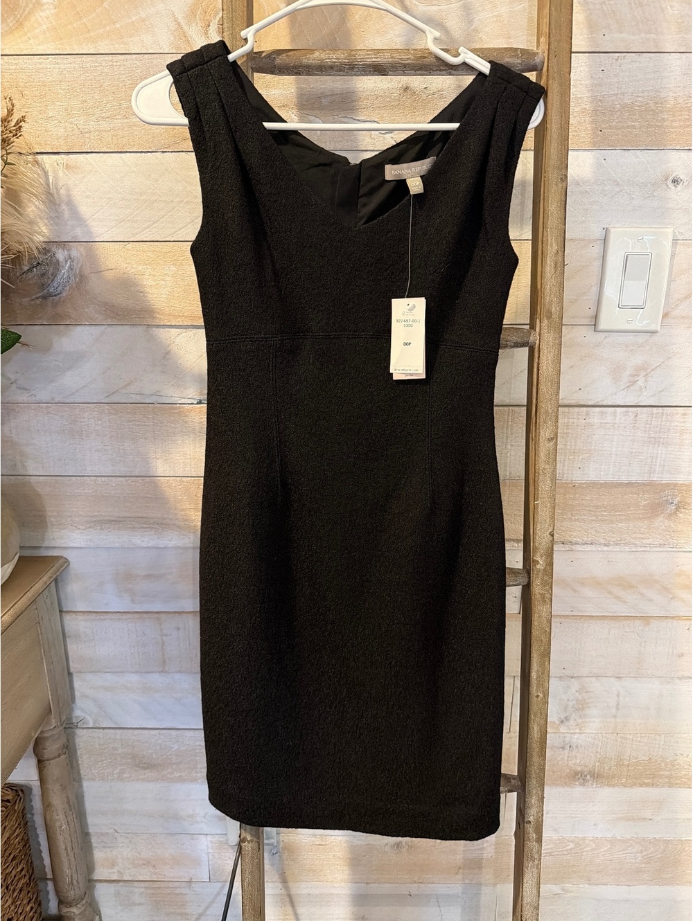 Banana Republic Women's Black Sheath Dress Size 00P with V-Neck and Back Zipper